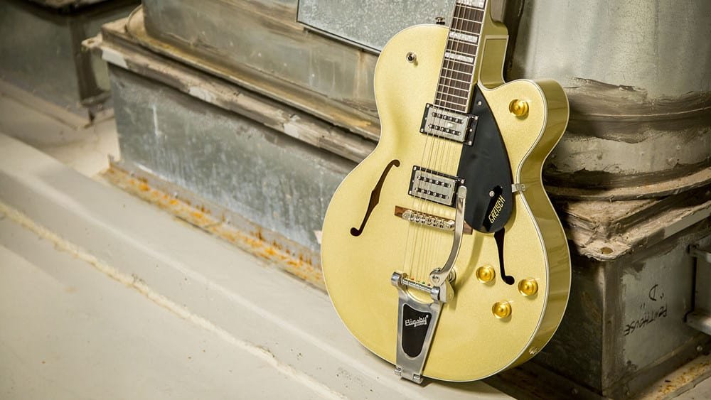 how to clean a guitar body with household items